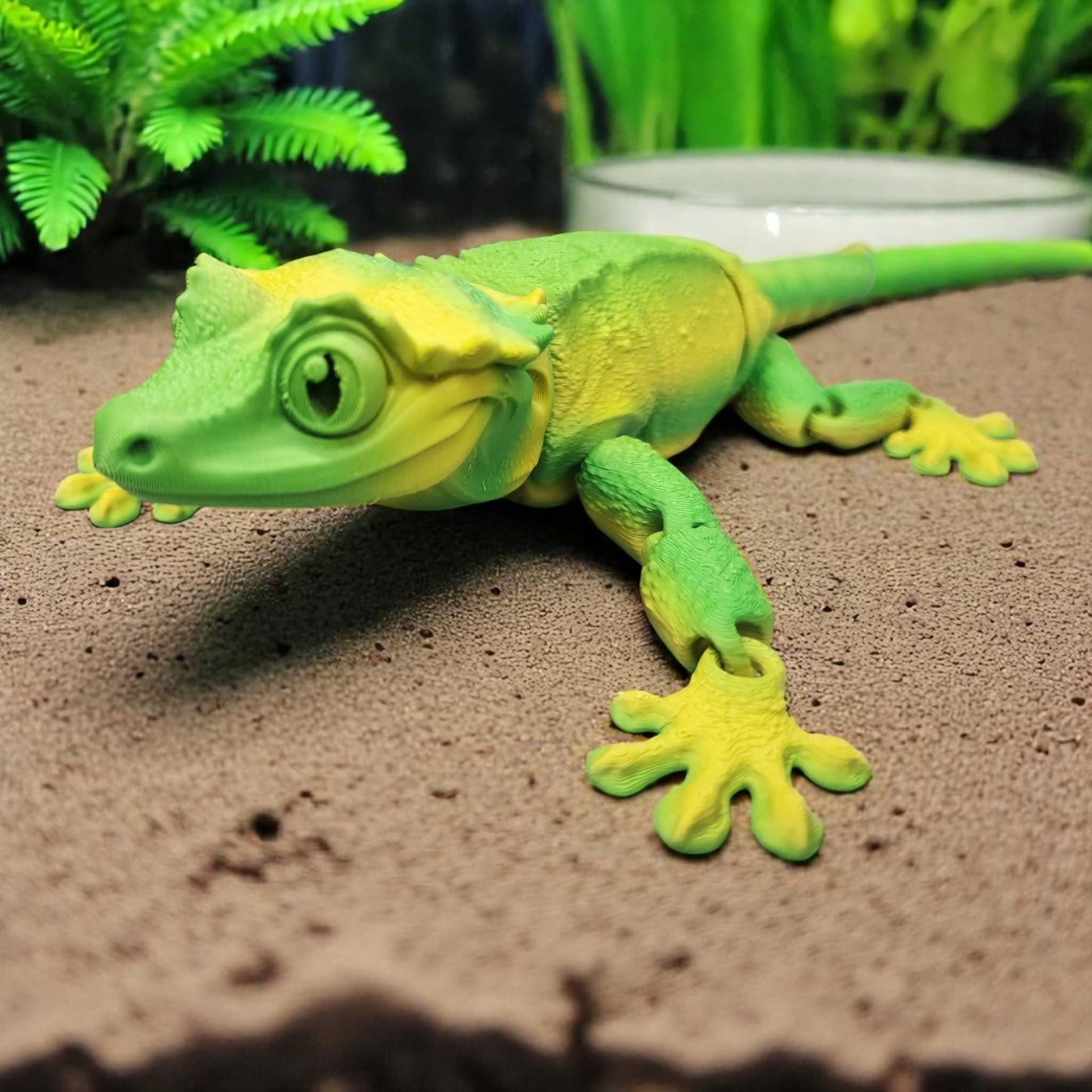 Articulated Crested Gecko Figure - Bendable Lizard Toy for Reptile Enthusiasts - Unique Posable Decor